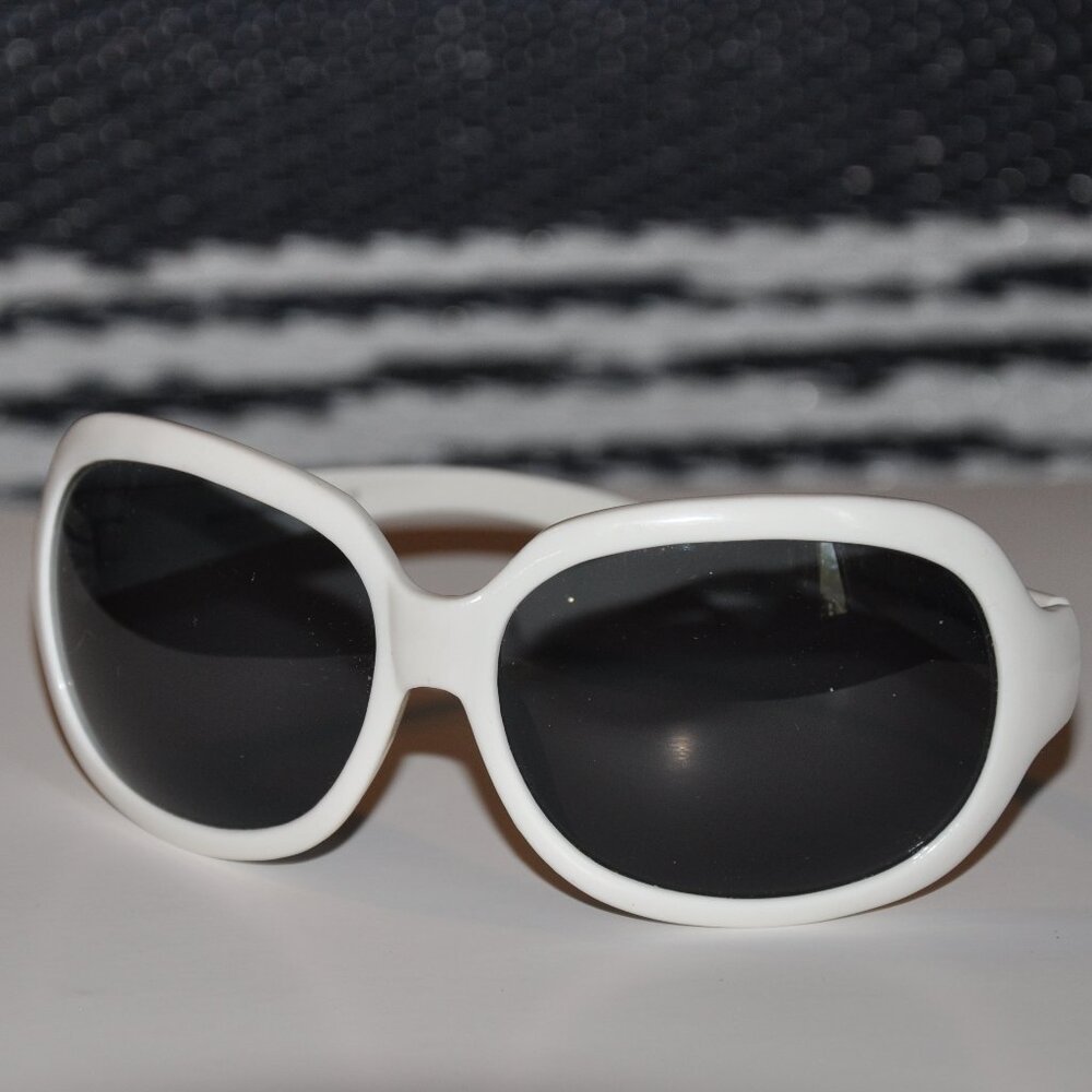 Isaac Mizrahi Women's Sunglasses